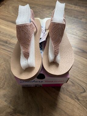 Skechers Women's Blush Pink Beaded Yoga Foam Thong Sandals